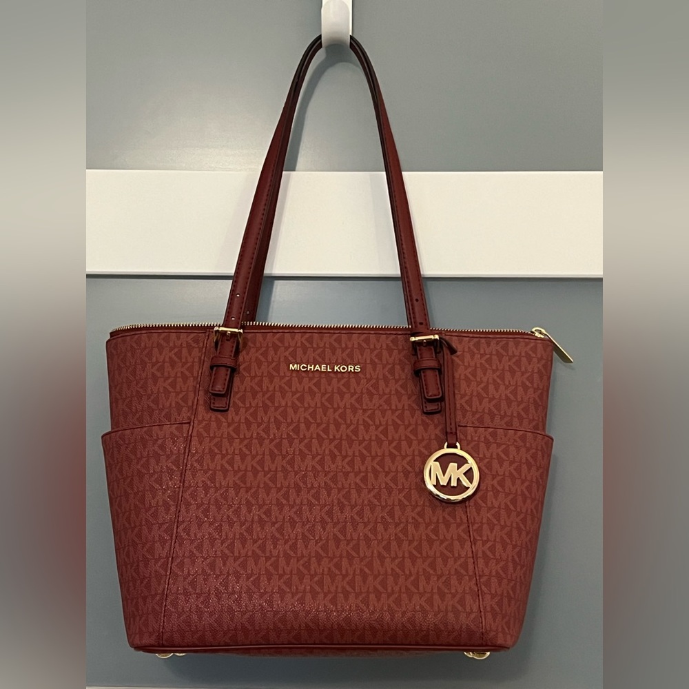 Michael Kors Logo Jet Set East West Top Zip Tote